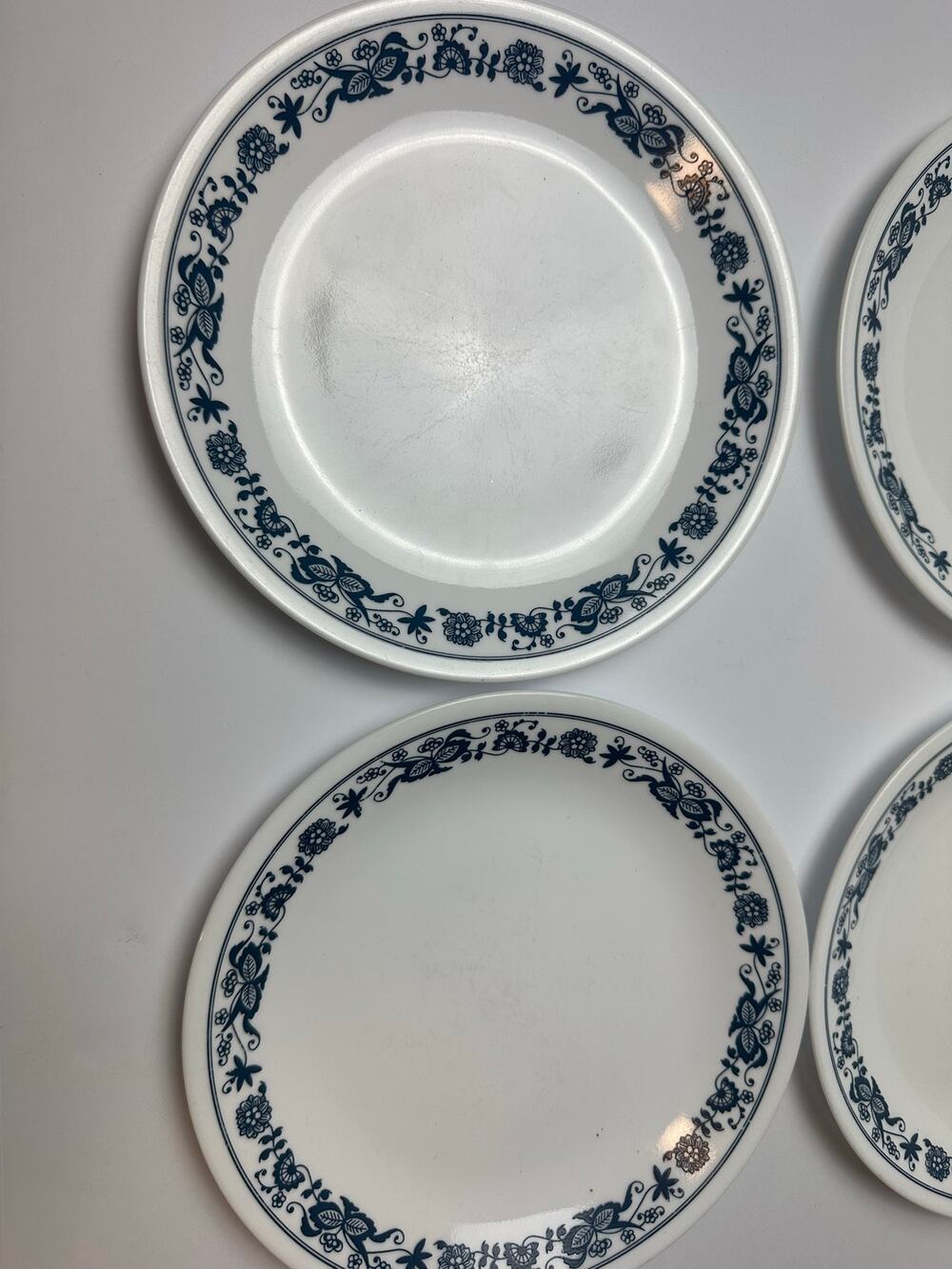 Vintage Corelle Old Town Blue 10.25โ Dinner Plates โ Set of 4